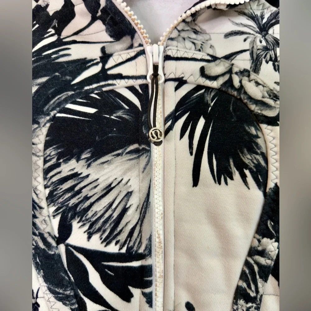 Lululemon Calm & Cozy Brisk Bloom Floral Define Black White Full Zip Jacket Sz 4